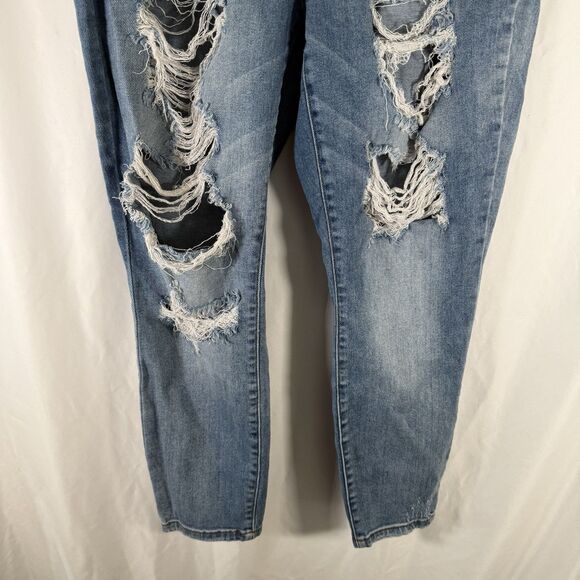 Judy Blue Boyfriend Fit Jeans Women's 13 31 Light Wash Blue Denim Distressed - Picture 3 of 12